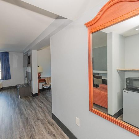 Jamestown Inn & Suites Riverdale Buitenkant foto