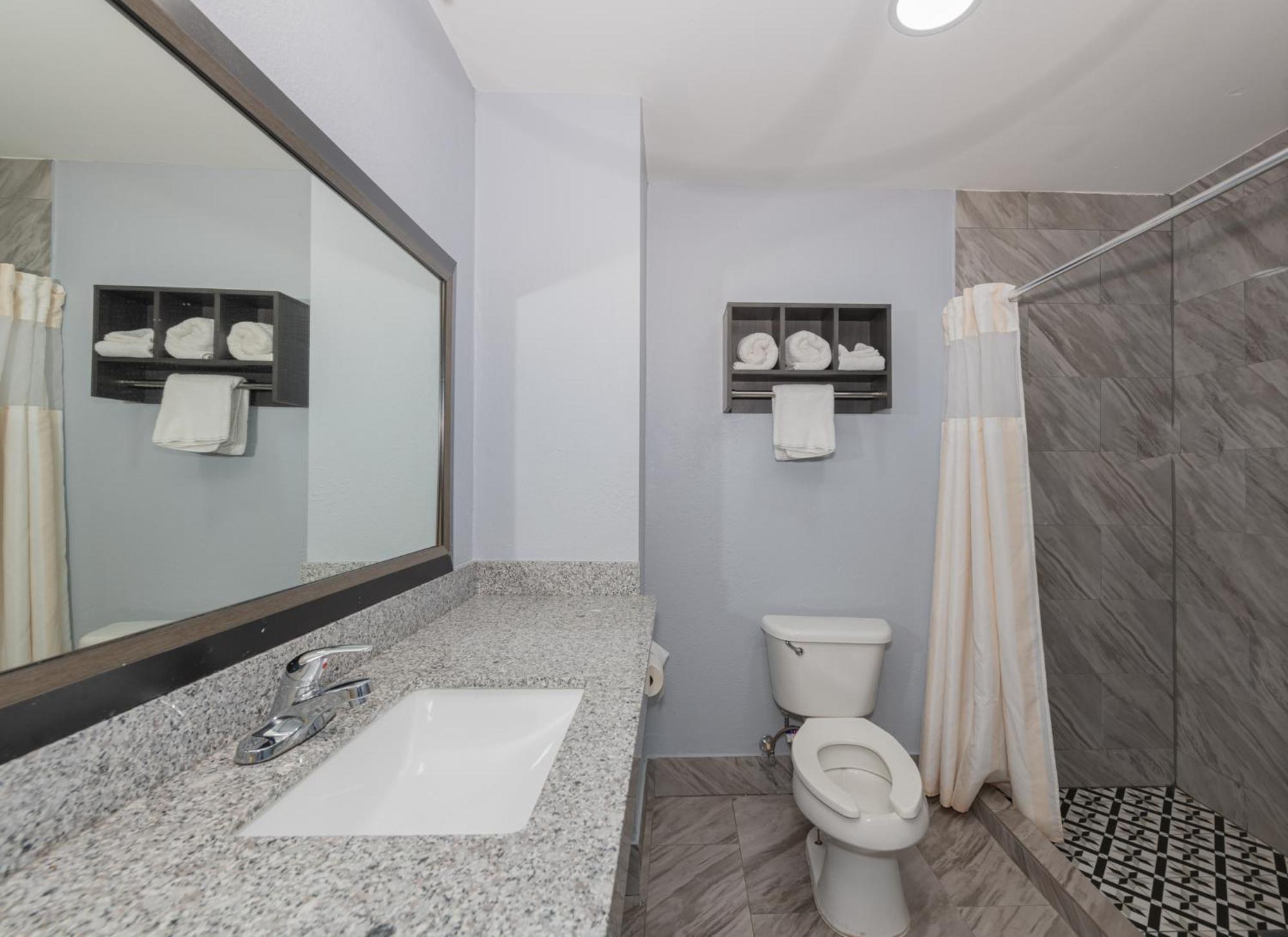 Jamestown Inn & Suites Riverdale Buitenkant foto