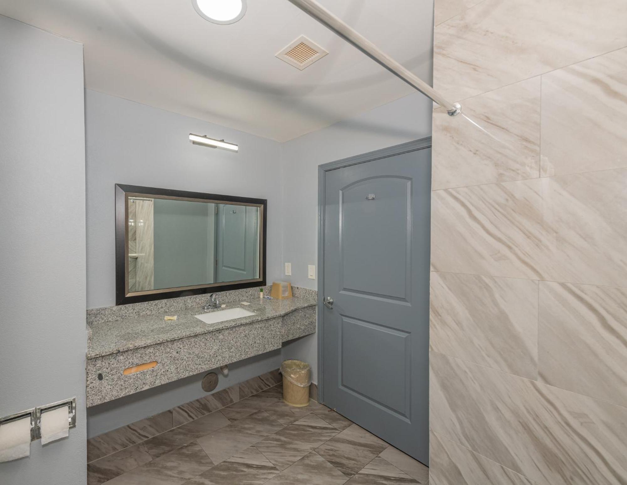 Jamestown Inn & Suites Riverdale Buitenkant foto