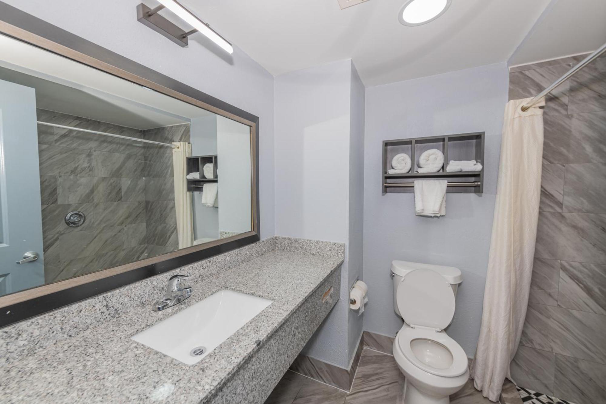 Jamestown Inn & Suites Riverdale Buitenkant foto