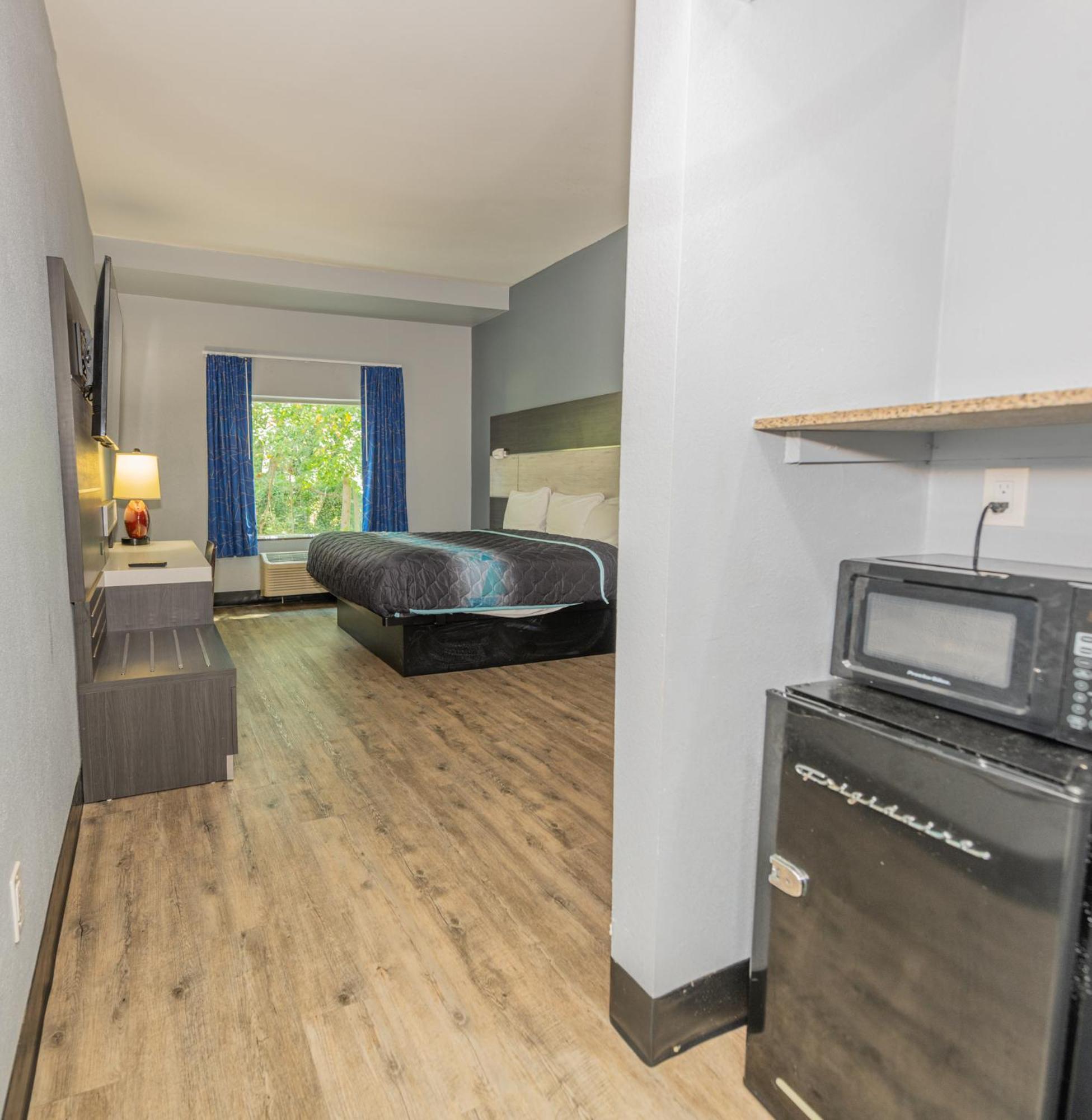 Jamestown Inn & Suites Riverdale Buitenkant foto