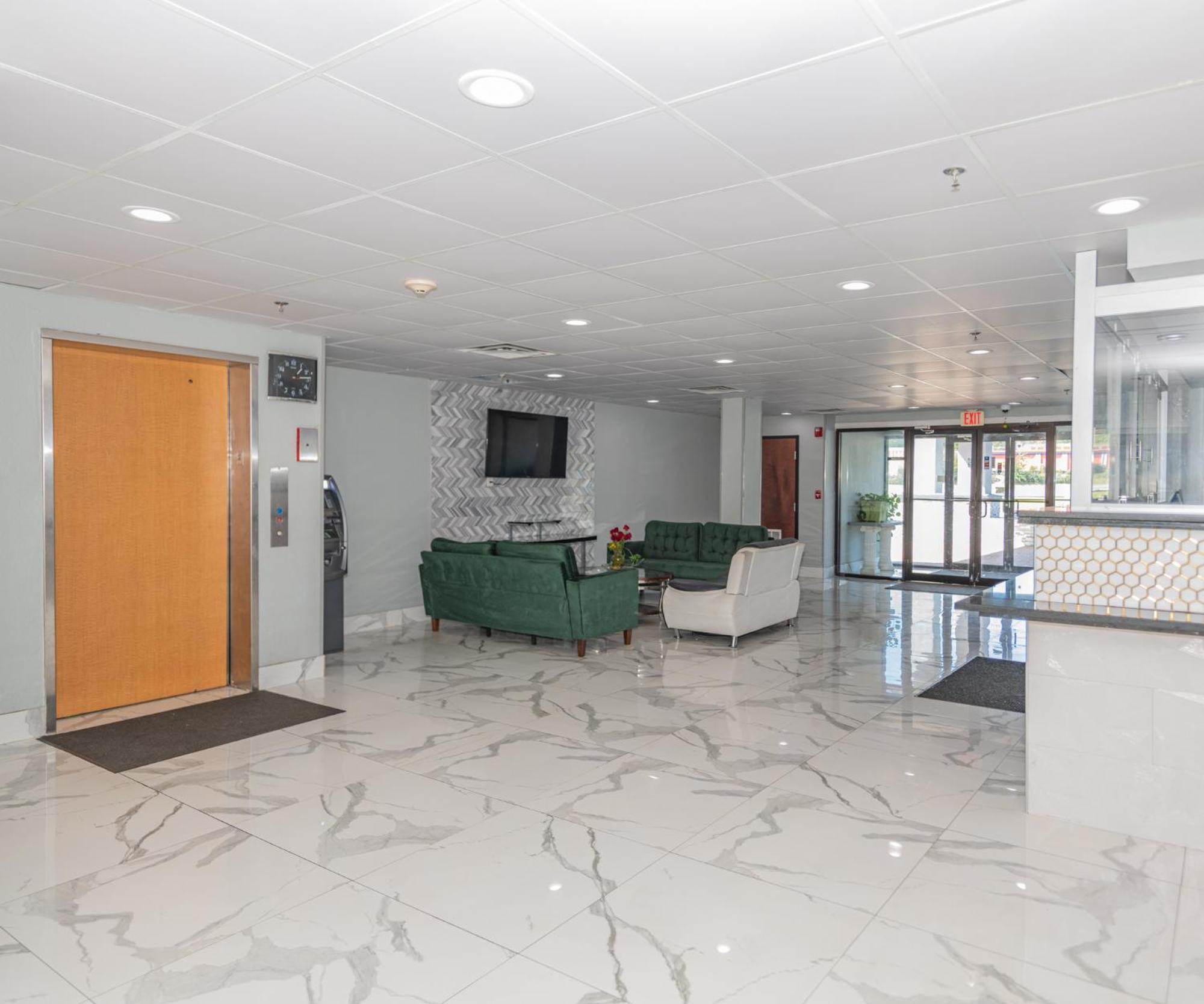 Jamestown Inn & Suites Riverdale Buitenkant foto
